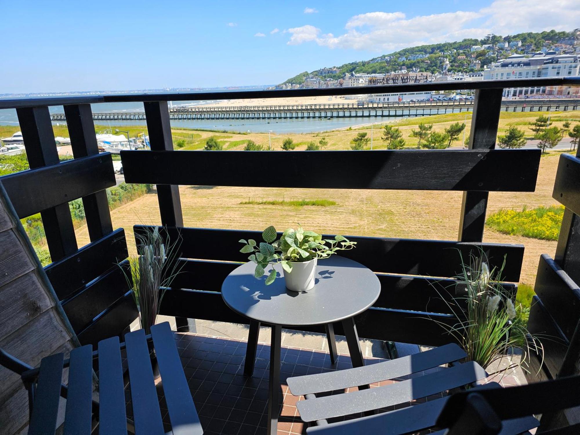 Ocea Marina Vue Refait A Neuf Avec Parking Privatif Apartment Deauville